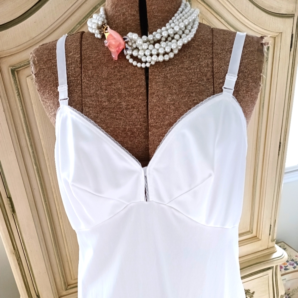 VINTAGE FULL LENGTH "SEARS" NON CLING NYLON SLIP W/ LACE TRIMMED SIDE SLIT!